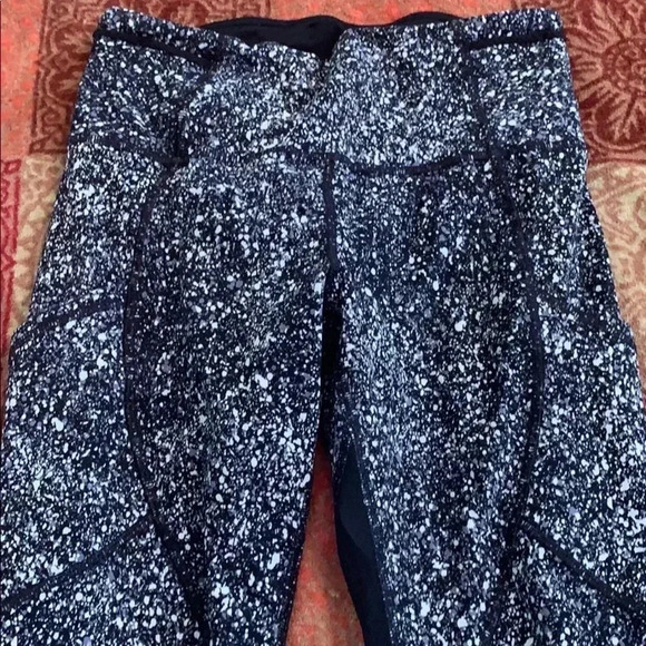 Lululemon outrun 17” crop - Picture 9 of 13